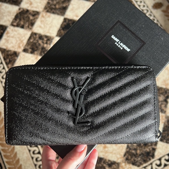 Black Pebble Grain Zip Around Wallet NIB - Picture 5 of 5